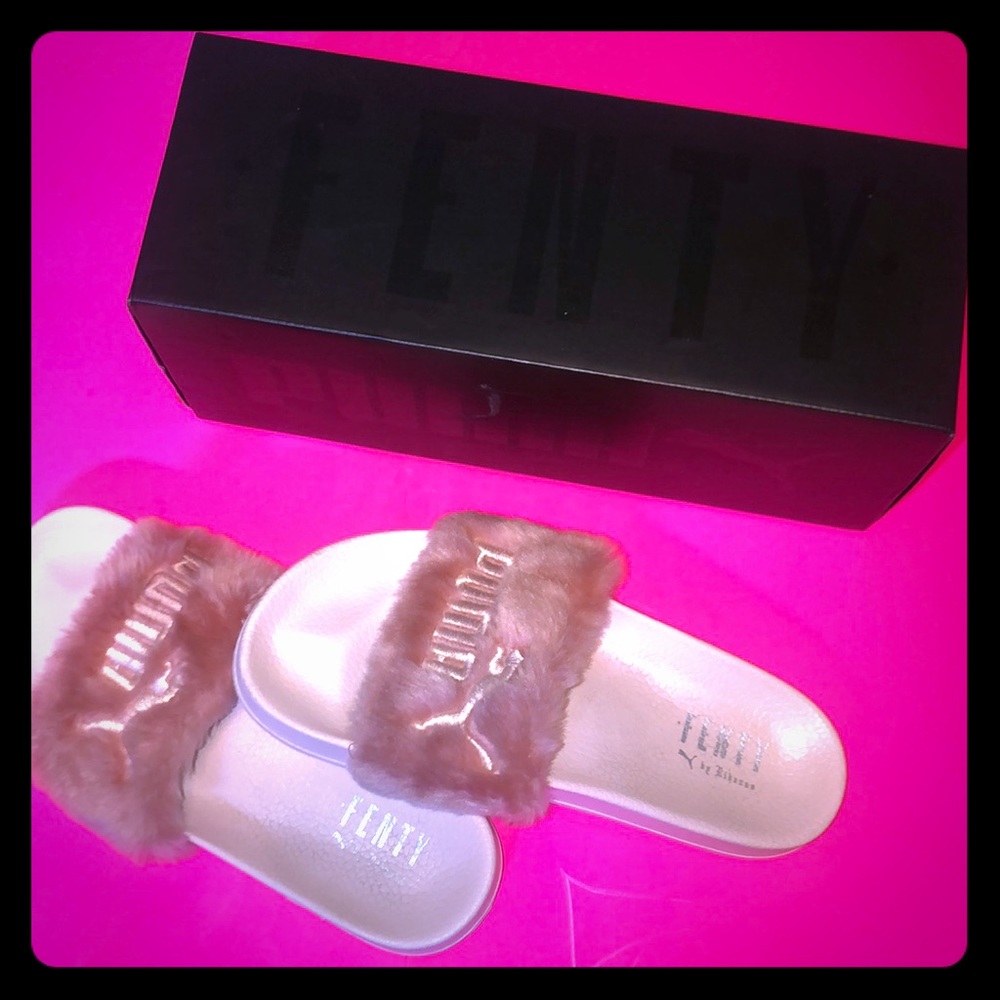Used Rihanna Fenty Slides